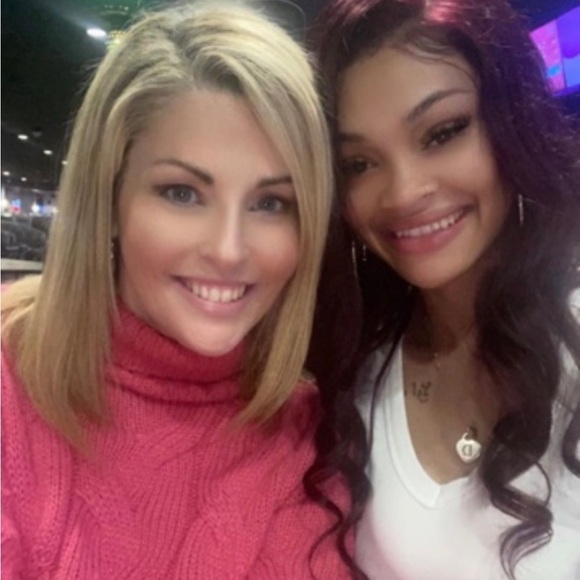 LIVE TONIGHT!! New Inventory Low Starts!! Designer Bags & Wallets!! ❤️ - Picture 3 of 9